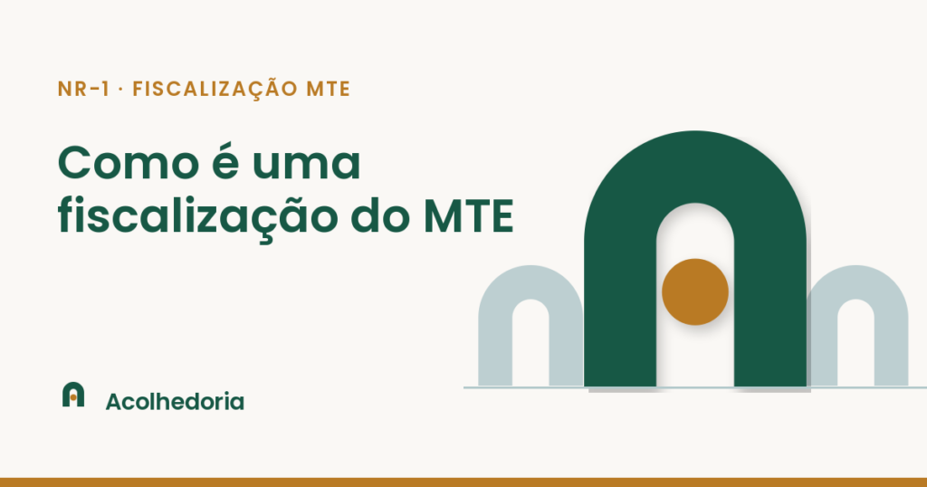 Capa oficial Acolhedoria: Como é uma fiscalização do MTE; template brand com arcos portal e círculo âmbar